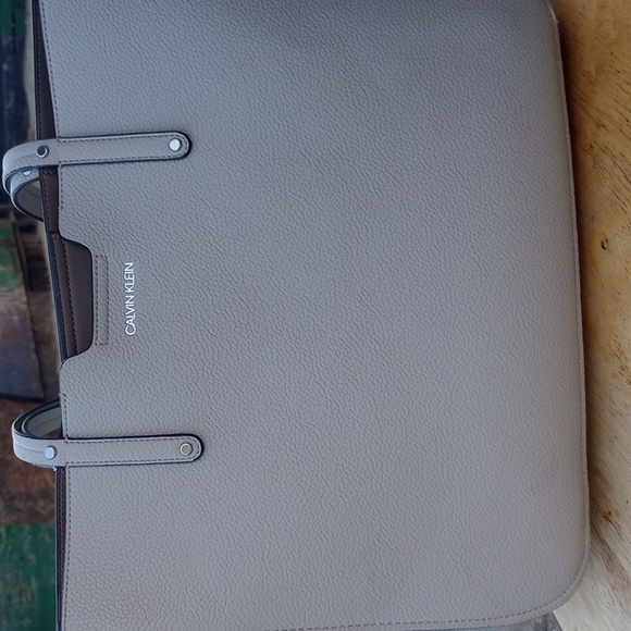 Calven Klein - Picture 1 of 4